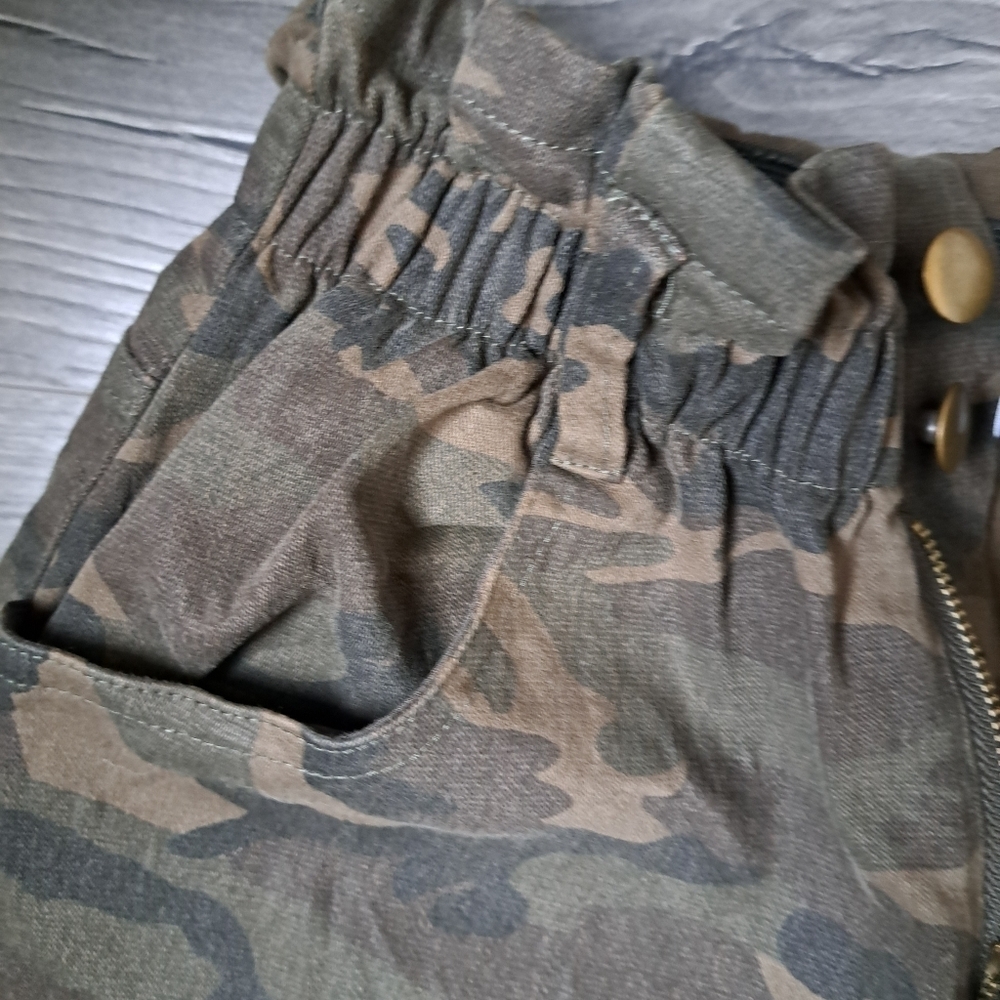 Vici Dime A Dozen Jogger Pants Size Small Camo Elastic Waist Pockets coastal S - Picture 7 of 10